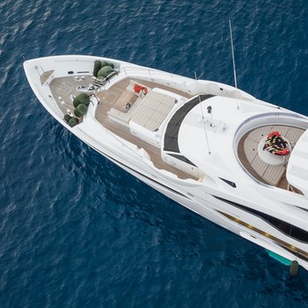 Fandango yacht exterior 4