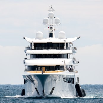 Royal Romance yacht exterior 2