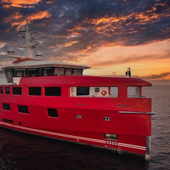 Akula yacht exterior 2