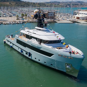 Aurelia yacht exterior 3