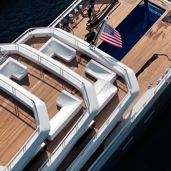 Valor yacht exterior 4