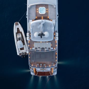 Dragoluna yacht exterior 4