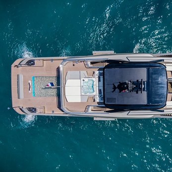 Lady Fleur yacht exterior 3