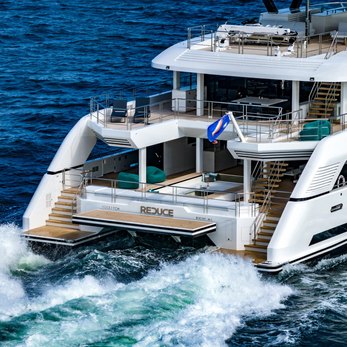 Reduce yacht exterior 5