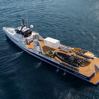 Kona yacht exterior 3