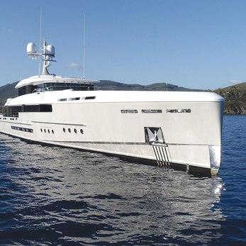 Endeavour 2 yacht exterior 2