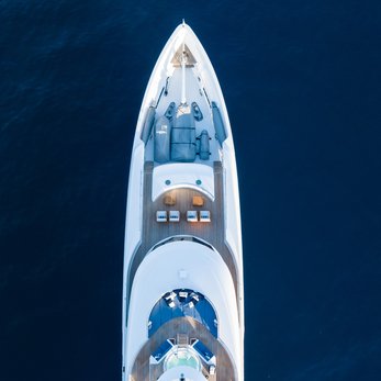 Chasing Daylight yacht exterior 2