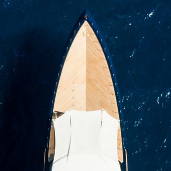 Les Cinq yacht exterior 3