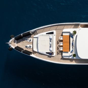 Mad Day yacht exterior 3