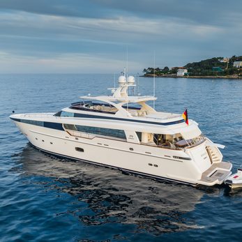 Abaco yacht exterior 3