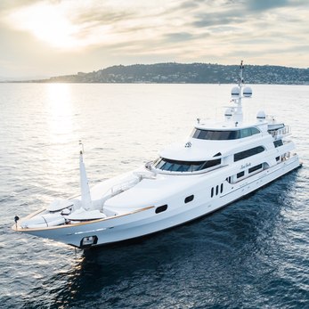 Keri Lee III yacht exterior 3