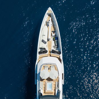 Entourage yacht exterior 2