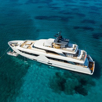 Penta yacht exterior 3