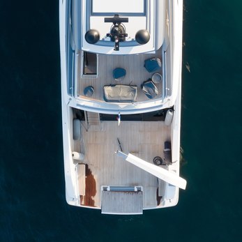 H yacht exterior 5