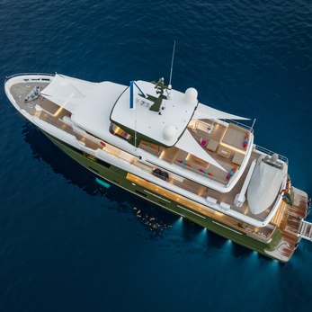 Hyhma yacht exterior 4