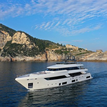 Kiki V yacht exterior 5