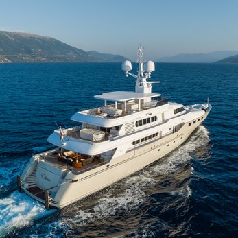 Eileen yacht exterior 4