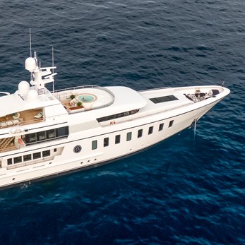 Gladiator yacht exterior 3