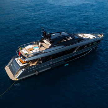 Janette yacht exterior 4