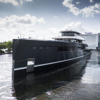 B yacht exterior 4