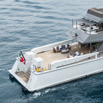 Mizu yacht exterior 5