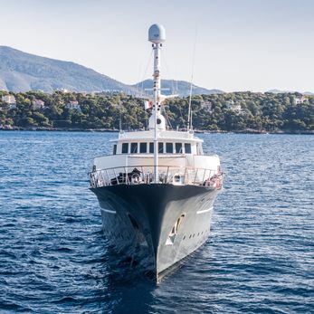 Voyager yacht exterior 2