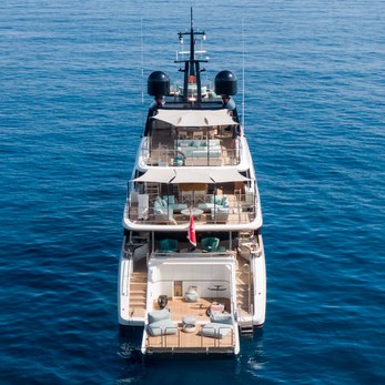 PH2 yacht exterior 5