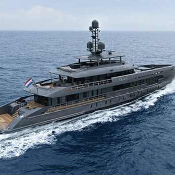 Toute Sweet yacht exterior 2