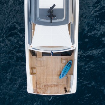 Ami yacht exterior 5