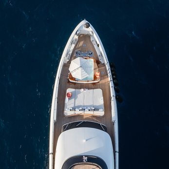 Alluria yacht exterior 3