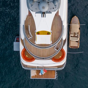 Aviva yacht exterior 5