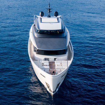 H yacht exterior 2