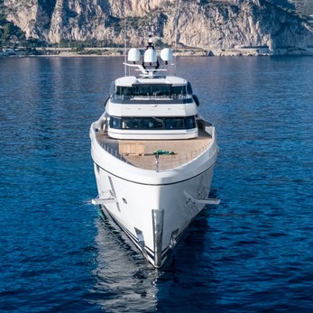 Malia yacht exterior 2