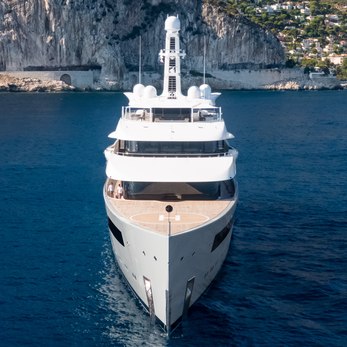 Reverie yacht exterior 3