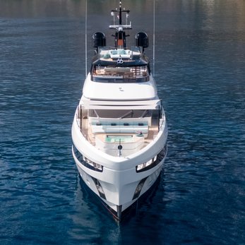 PH2 yacht exterior 2