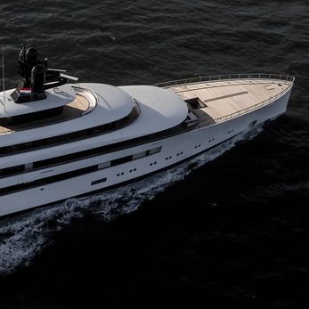 Pi yacht exterior 4