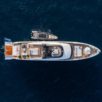 Alluria yacht exterior 5