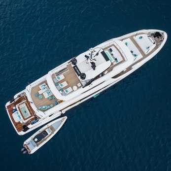 Lee yacht exterior 4