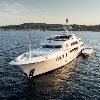Bacarella yacht exterior 2