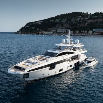 OWO yacht exterior 2