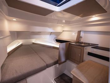 Quarken 27 T-Top, Interior