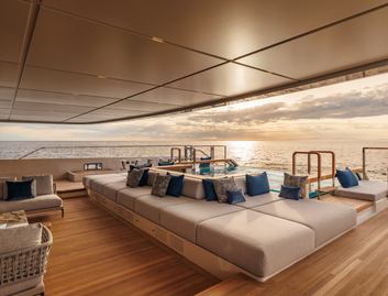 Sanlorenzo 74Steel , Deck Area
