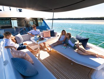 Riviera 585 SUV, Fly Deck/Sportdeck