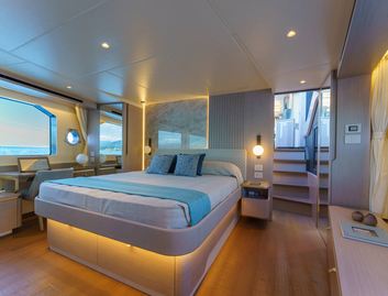 Absolute 70 FLY, Accommodation