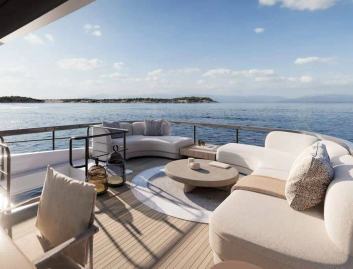 Azimut Fly 82, Fly Deck/Sportdeck