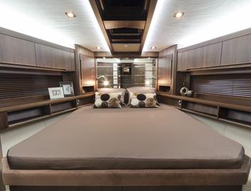 Galeon 560 Skydeck, Accommodation