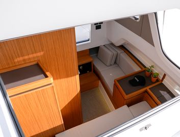 Aiata Wayfinder 38 Suntop, Interior