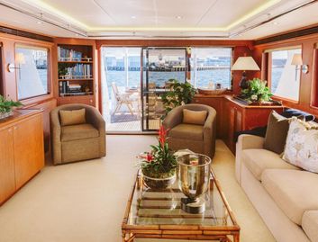 Outer Reef 880 Cockpit Motoryacht, Interior