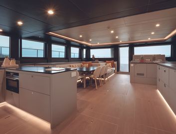 Silent Yachts Silent 62 Flybridge, Interior