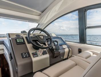 Fairline Targa 50 Open, Helm Station